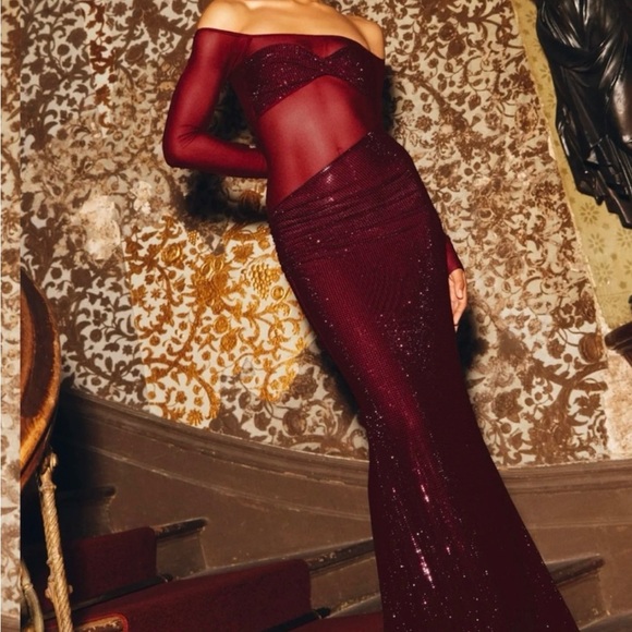 Elegant Burgundy Off-Shoulder Dress - Picture 3 of 4